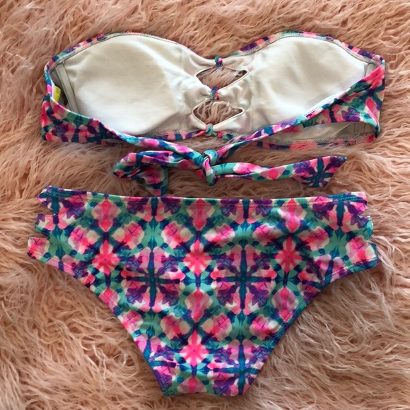 Pacsun’s LA Hearts Bikini - Picture 2 of 2
